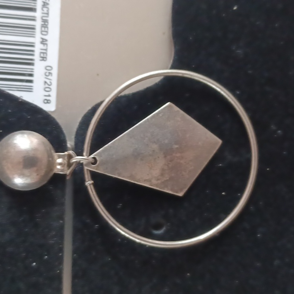 Earings - Picture 3 of 4